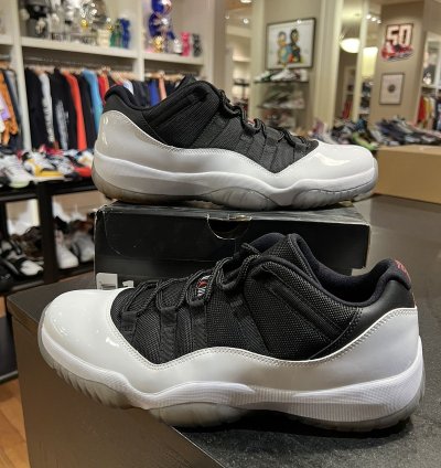 Jordan 11 Retro Low Tuxedo