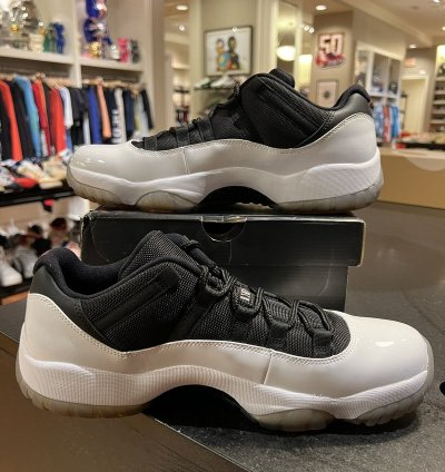 Jordan 11 Retro Low Tuxedo