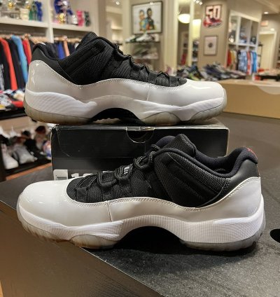 Jordan 11 Retro Low Tuxedo