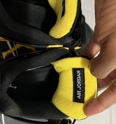 Jordan 4 Black And Yellow