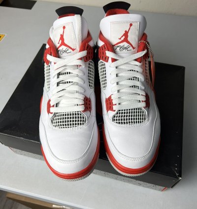 Jordan 4 Fire Red