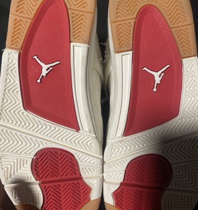 Jordan 4 Levi
