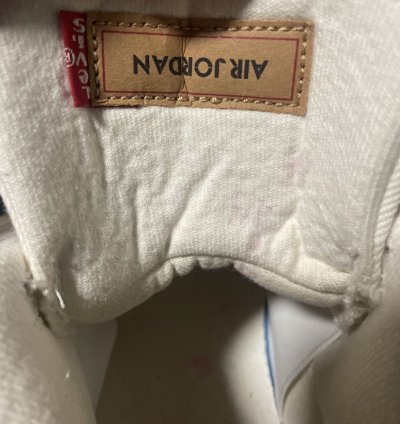 Jordan 4 Levi