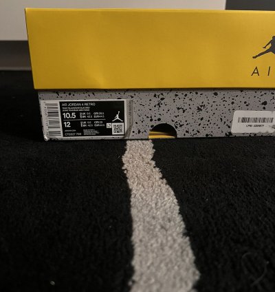 Jordan 4 Lightning