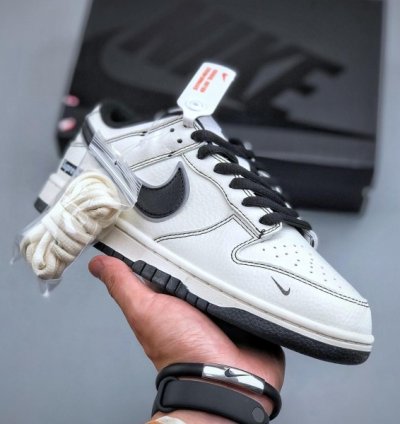 Supreme X Nik E Sb Dunk Low Sneakers