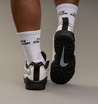 Supreme X Nike Sb Air Darwin Low Cream Black Sneakers