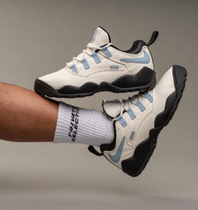 Supreme X Nike Sb Air Darwin Low Cream Black Sneakers