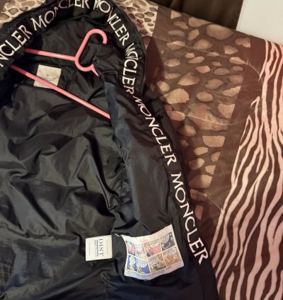 Moncler Puffer Jacket Black Zipper Logo