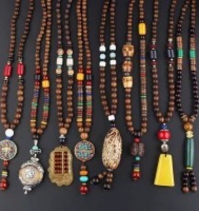 Fashionable Ethnic Necklace With Mote Bead