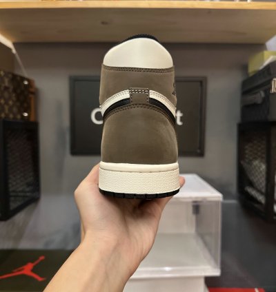 Jordan 1 Retro High Dark Mocha 555088-105