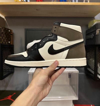 Jordan 1 Retro High Dark Mocha 555088-105