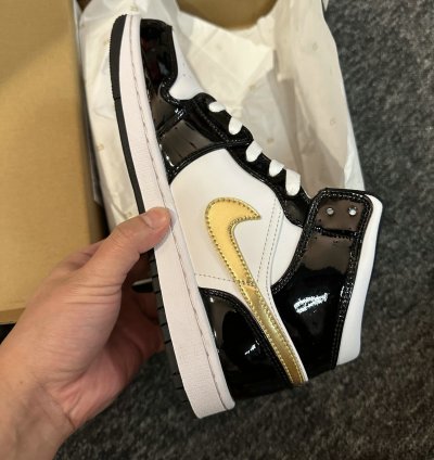 Jordan 1 Mid Patent Black White Gold 852542-007