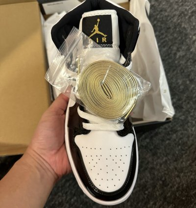 Jordan 1 Mid Patent Black White Gold 852542-007