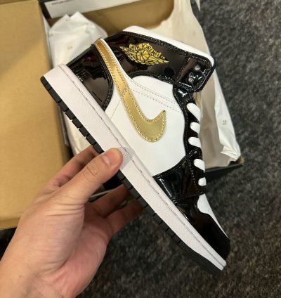 Jordan 1 Mid Patent Black White Gold 852542-007