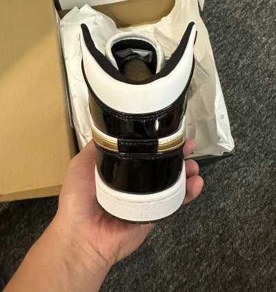 Jordan 1 Mid Patent Black White Gold 852542-007