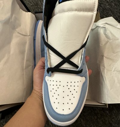 Jordan 1 Retro High Og University Blue 555088-134