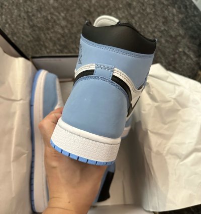 Jordan 1 Retro High Og University Blue 555088-134