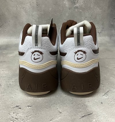 Travis Scott × Nike Zoom Field Jaxx White And Light Chocolate