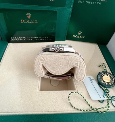 Rolex Submariner Date Unworn Submariner Date 40mm 116610lv Stainless Steel Hulk Green Dial Gree