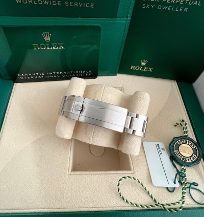 Rolex Submariner Date Unworn Submariner Date 40mm 116610lv Stainless Steel Hulk Green Dial Gree