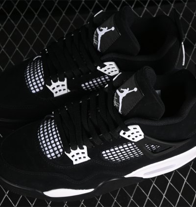 4 Retro white Thunder