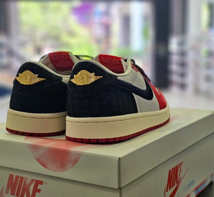 Air Jordan 1 Low Trophy Room Away