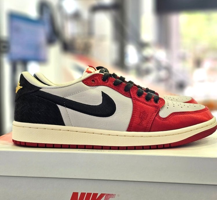 Air Jordan 1 Low Trophy Room Away