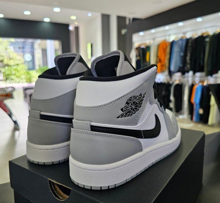 Air Jordan 1 Mid light Smoke Grey