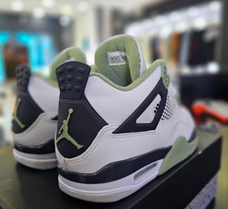 Air Jordan 4 Oil Green Seafoam