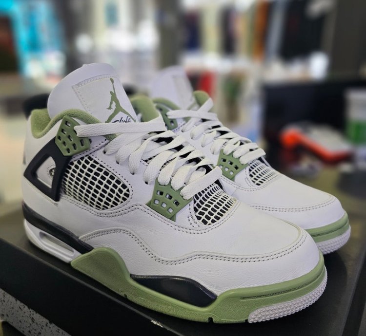 Air Jordan 4 Oil Green Seafoam