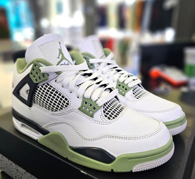 Air Jordan 4 Oil Green Seafoam