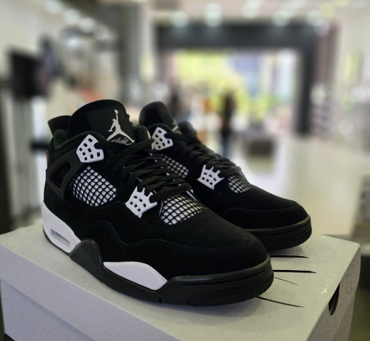 Air Jordan 4 Retro white Thunder Mens Shoes