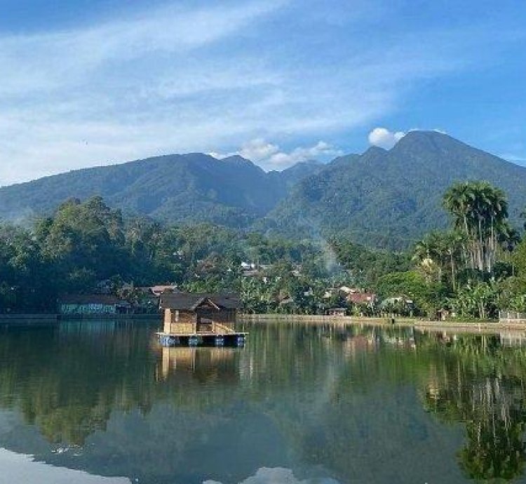 Picture Of The View Of Tamansari Lake