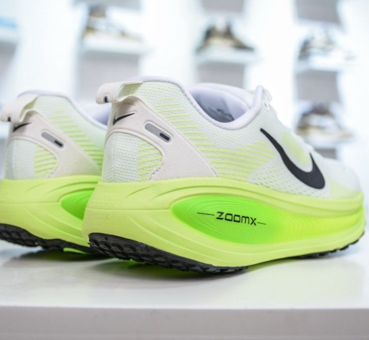 Nike Vomero 18 electric Green Volt