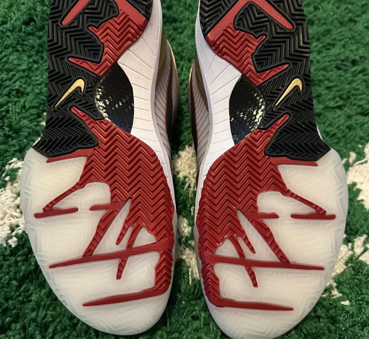 Kobe 4 Iv Protro Gold Medal 11