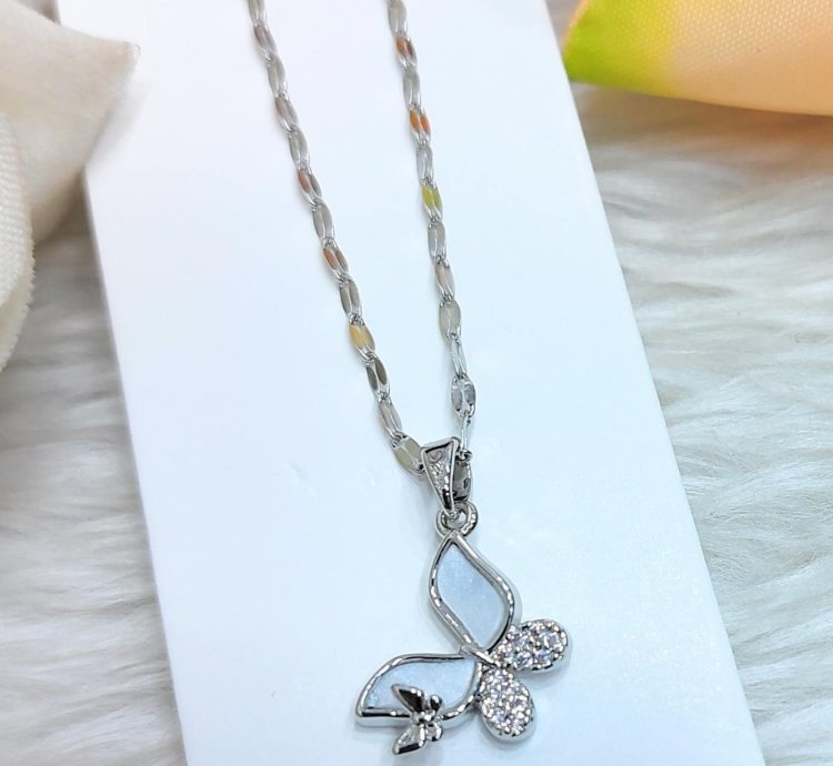 White Butterfly Charming Pendants With Chain