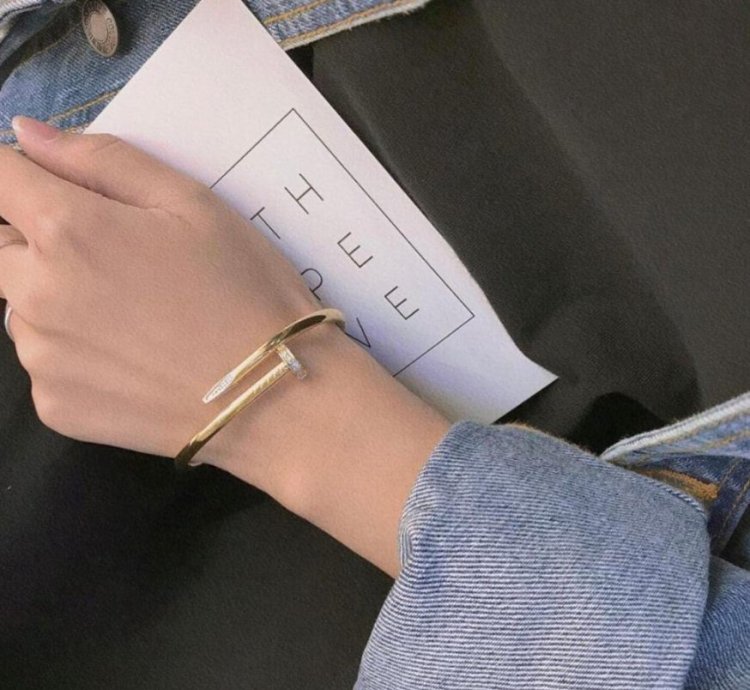 Scroo Desing Anty Gold Platd Bracelet