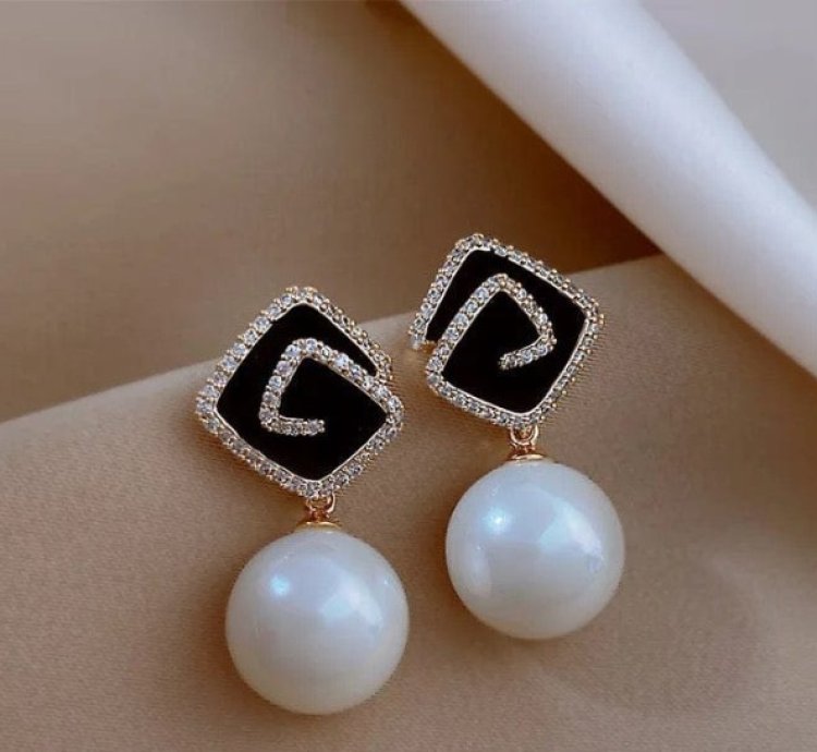 Beautyfull Black And White Earring