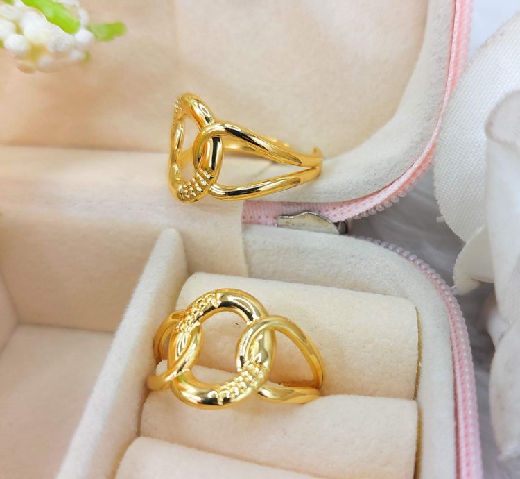 Womans Partywear Round Twist Ring