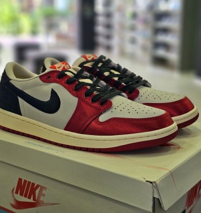 Air Jordan 1 Low Trophy Room Away