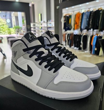 Air Jordan 1 Mid light Smoke Grey
