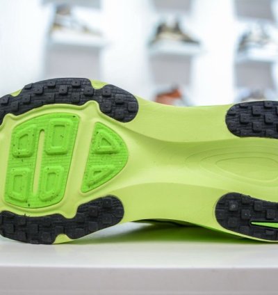 Nike Vomero 18 electric Green Volt