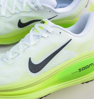 Nike Vomero 18 electric Green Volt