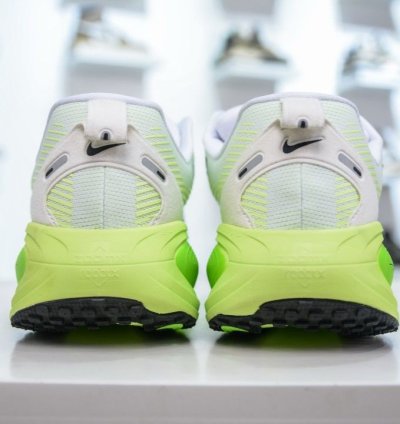 Nike Vomero 18 electric Green Volt