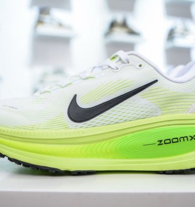 Nike Vomero 18 electric Green Volt