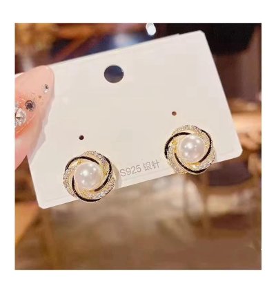 White Pearl With Golden Earring