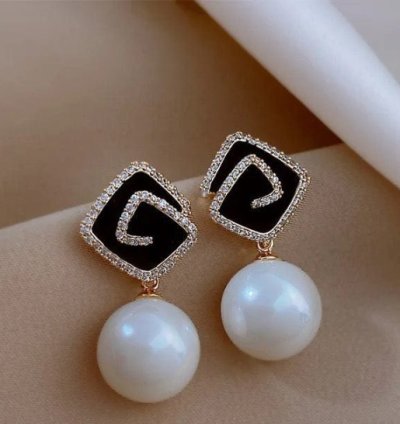 Beautyfull Black And White Earring