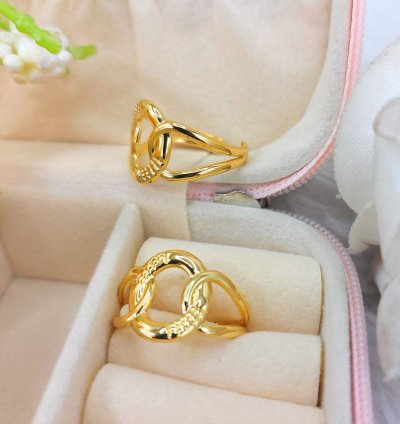 Womans Partywear Round Twist Ring