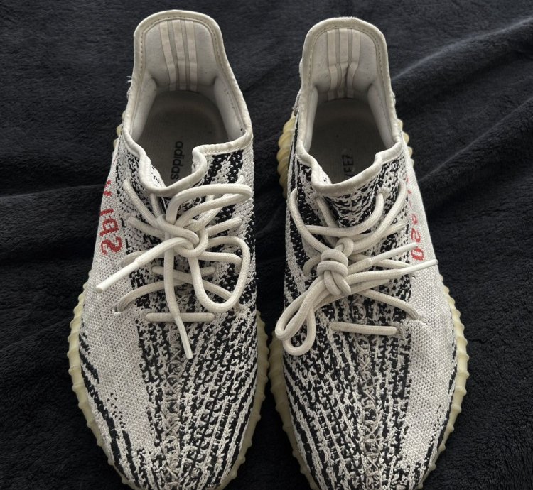 Yeezy Boost 350v2 Zebra