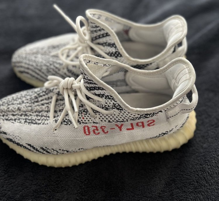 Yeezy Boost 350v2 Zebra